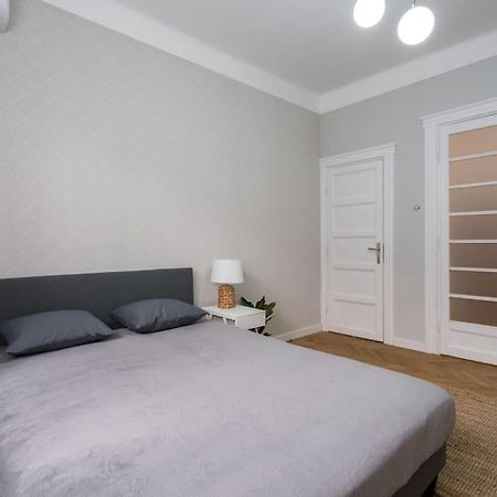 Exquisite Art Deco 2Br Apartment Prime Location Βουκουρέστι Εξωτερικό φωτογραφία